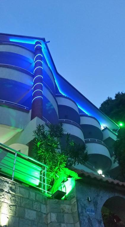 Hotel Hoti Улцинь Экстерьер фото